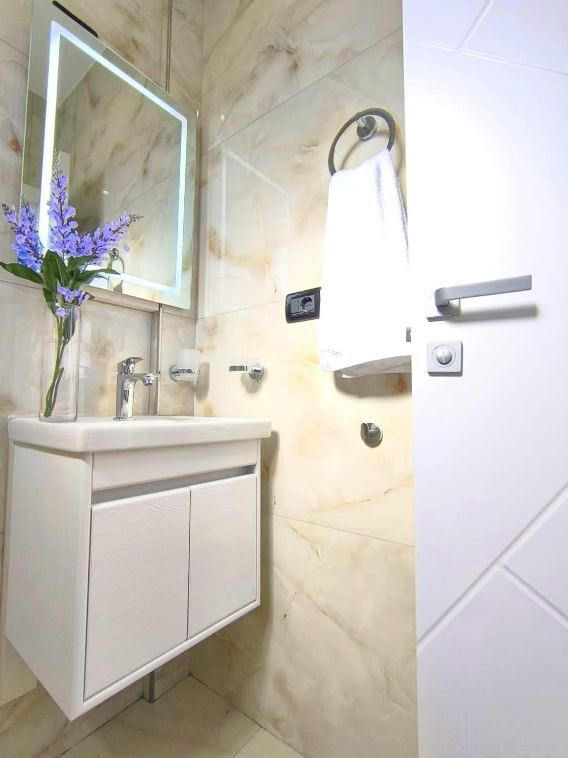 Appartement New Close To Sea And Downtown Vlorë